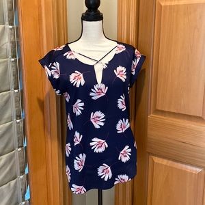 ✨4for12✨ EXPRESS Floral Cut-Out Top